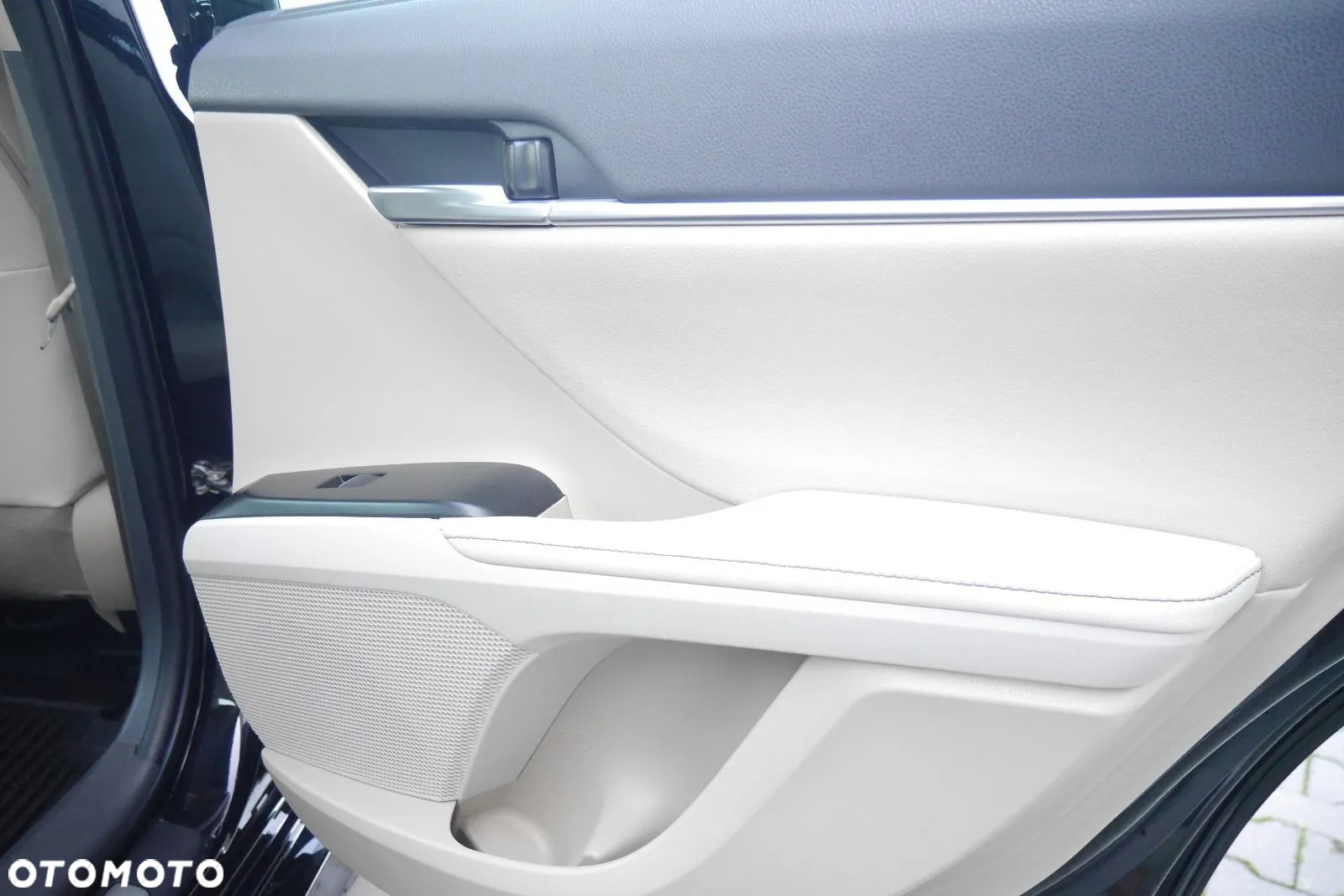 Toyota Camry 2.5 Hybrid Executive CVT - 17