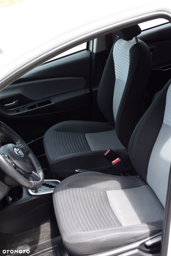 Toyota Yaris Hybrid 100 Premium - 26