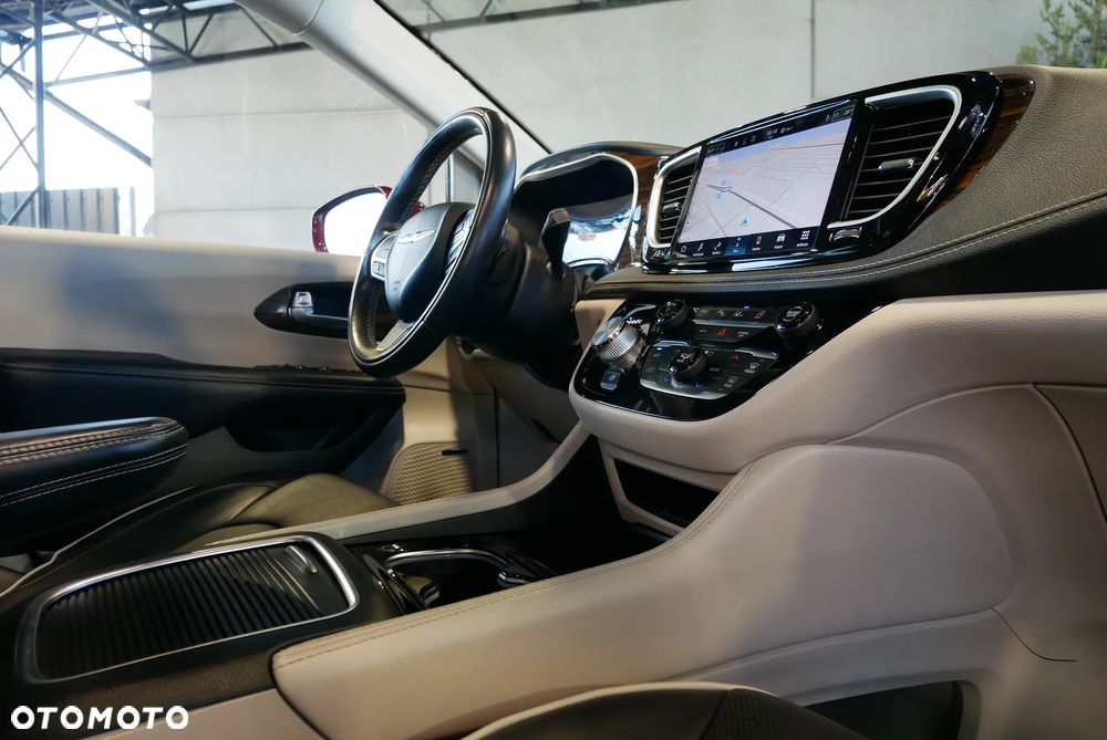 Chrysler Pacifica - 27