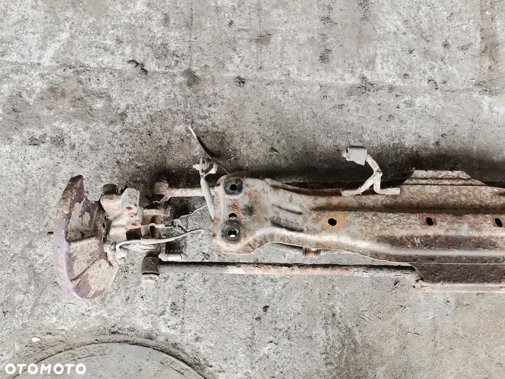 Belka zawieszenia tyl Mazda 323f BJ - 3