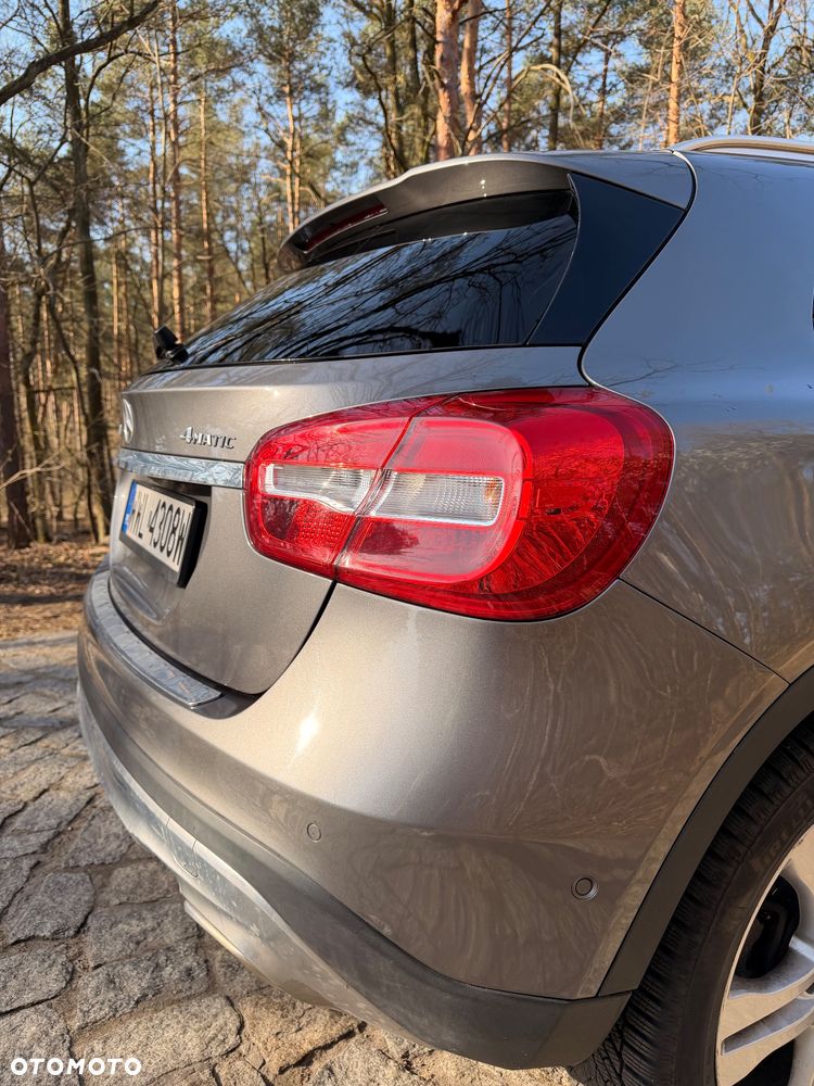 Mercedes-Benz GLA 250 4-Matic - 11