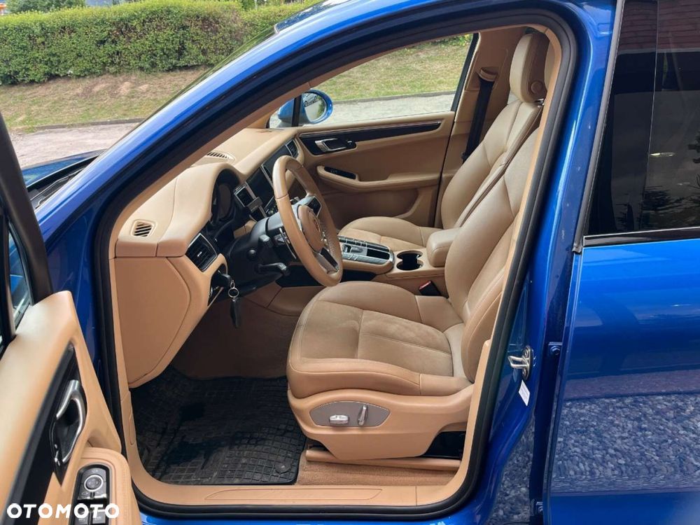 Porsche Macan - 24
