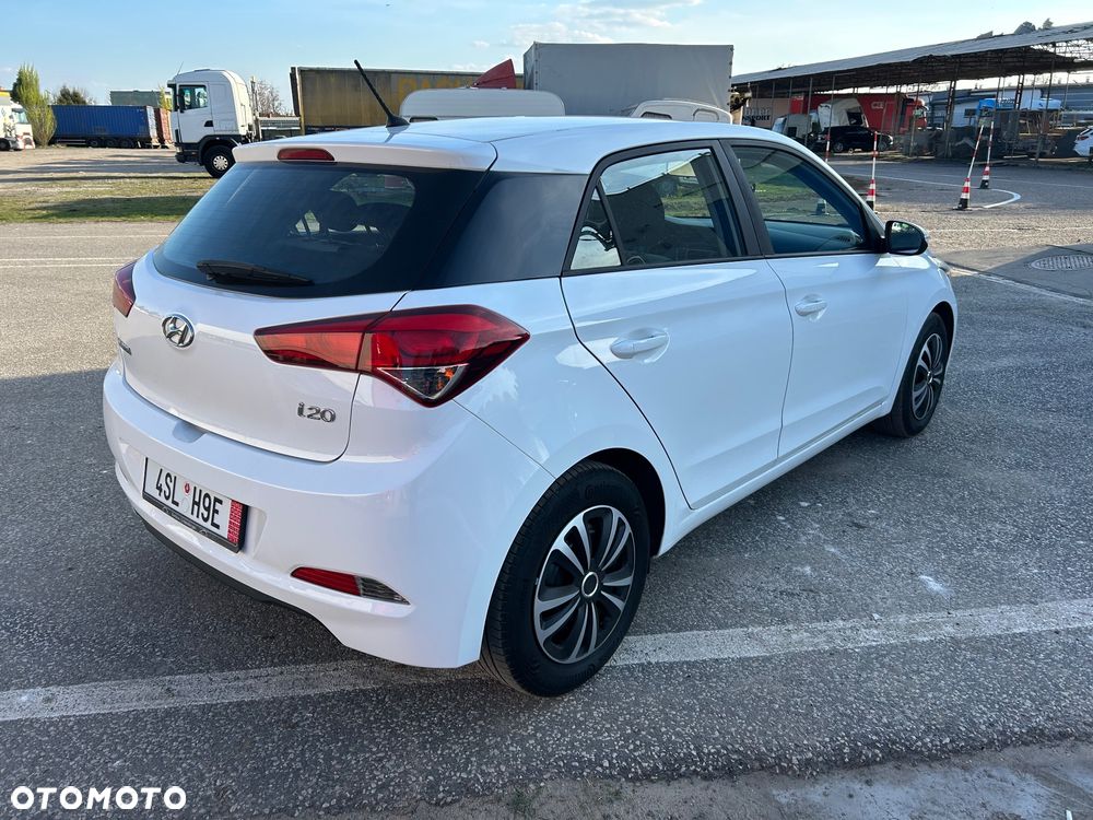 Hyundai i20 blue 1.2 - 7