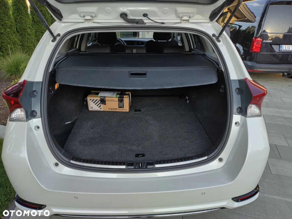 Toyota Auris Hybrid 135 Prestige - 17