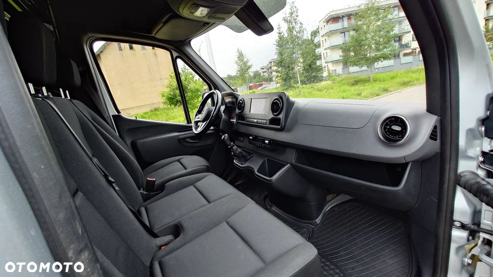 Mercedes-Benz Sprinter - 10