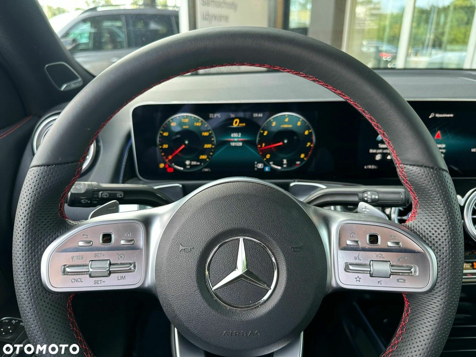 Mercedes-Benz GLB - 16