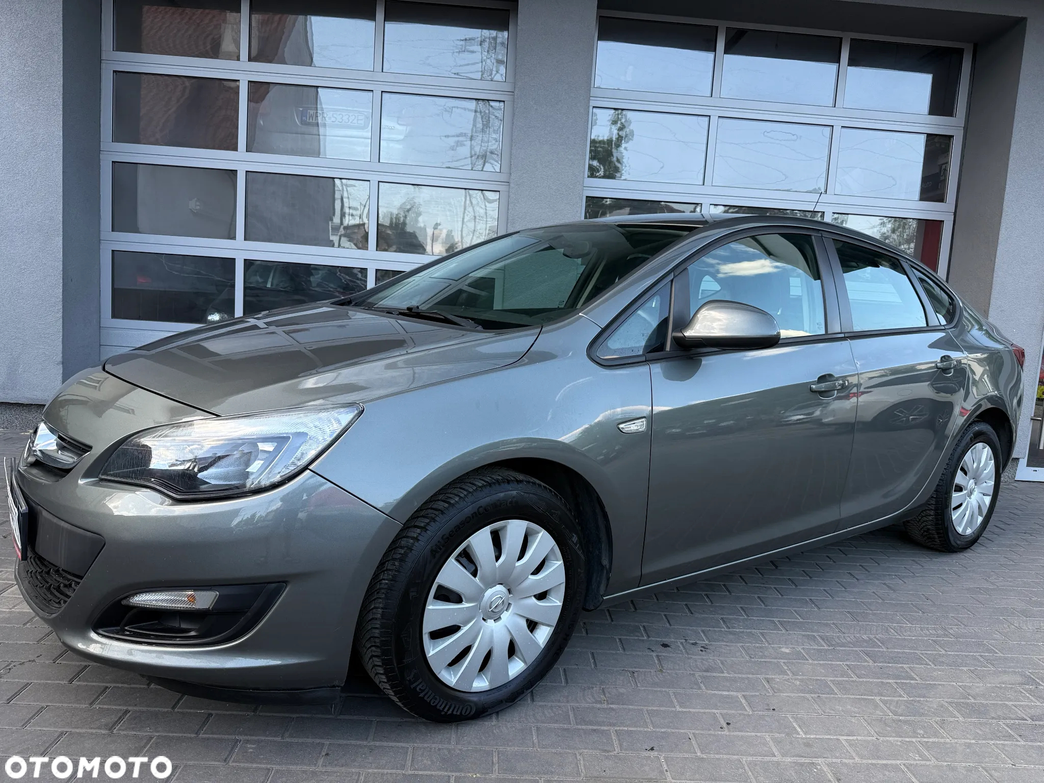 Opel Astra IV 1.4 T Business EU6 - 3
