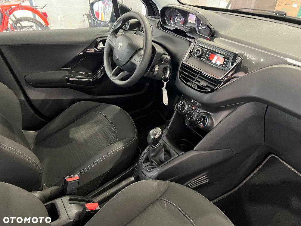 Peugeot 208 - 25