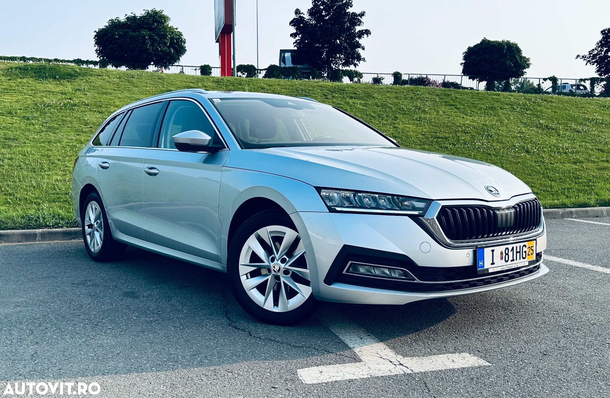 Skoda Octavia Combi 2.0 TDI DSG Style - 1