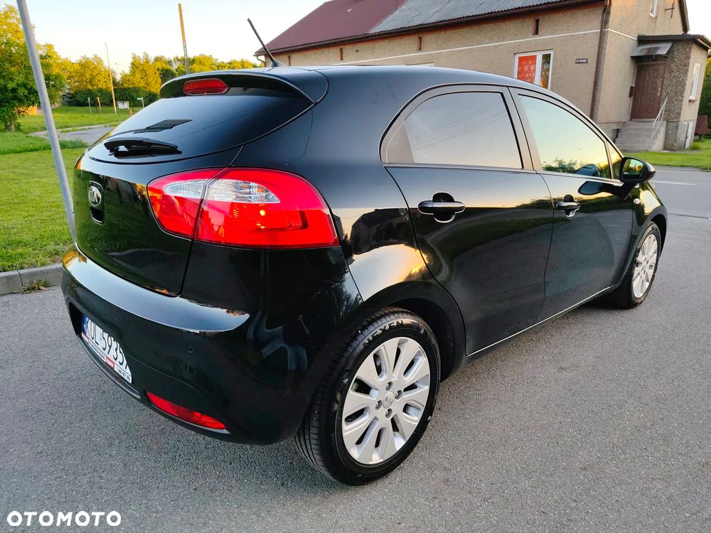 Kia Rio 1.4 Fifa World Cup Edition - 3