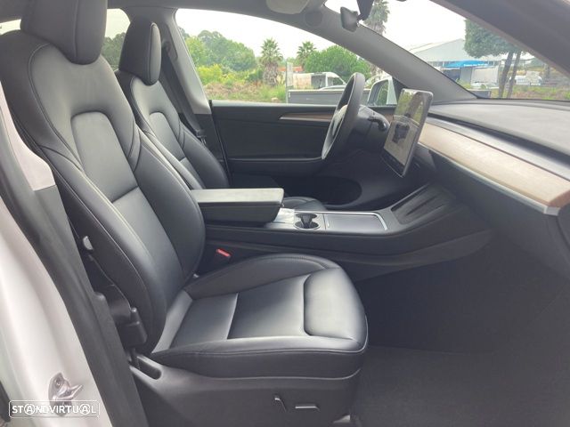 Tesla Model Y Long Range Dual Motor AWD - 31