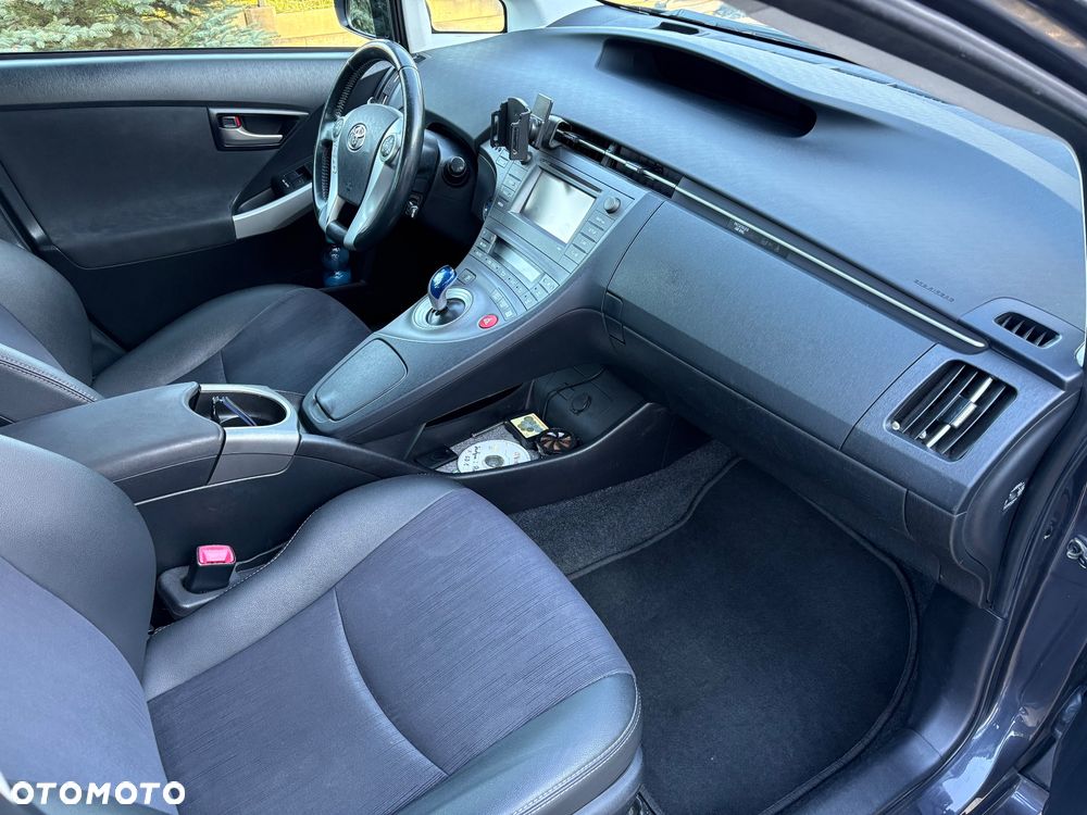 Toyota Prius (Hybrid) - 9