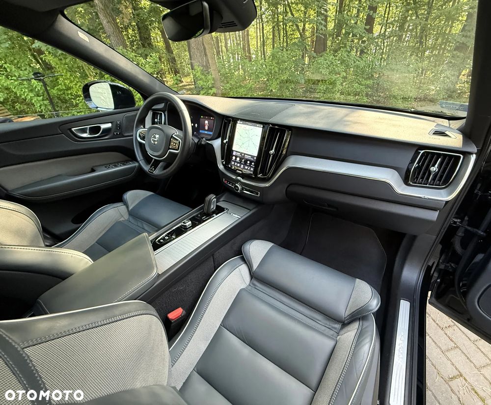 Volvo XC 60 B4 D AWD R-Design - 29