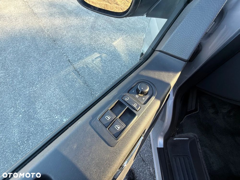 Volkswagen Multivan - 13