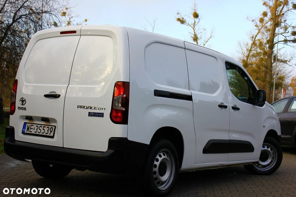 Toyota Proace City CHŁODNIA 1.5D-4D 102KM LONG L2 3 Osobowy - 12