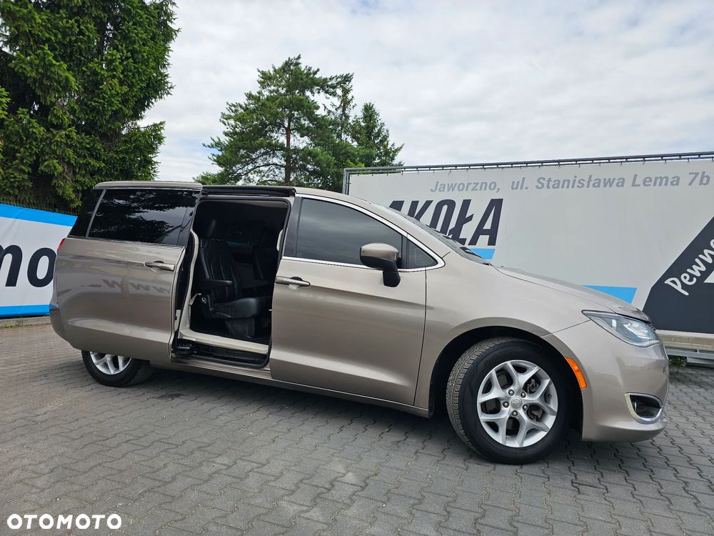Chrysler Pacifica - 3