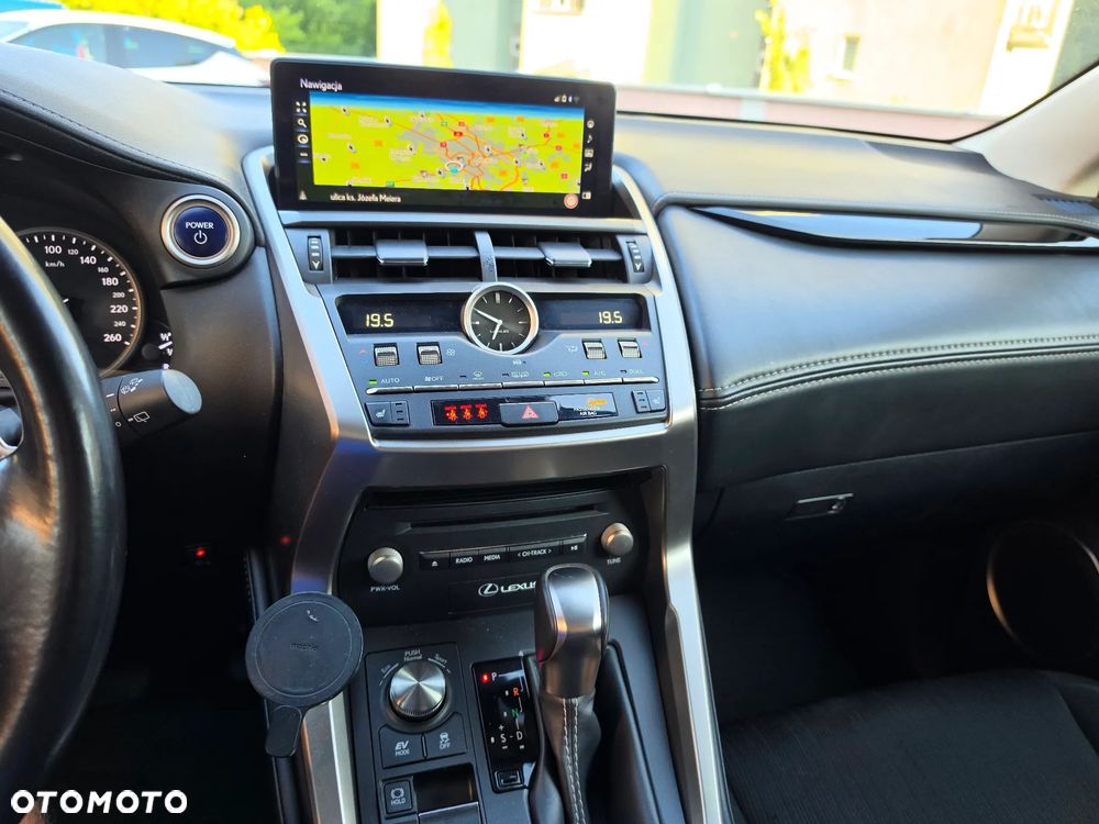 Lexus NX 300h Elegance AWD - 28