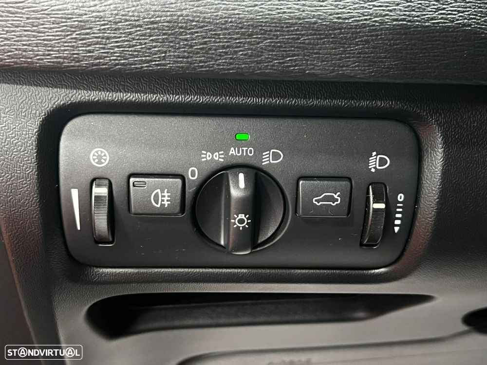 Volvo V40 Cross Country 2.0 D2 Summum - 18