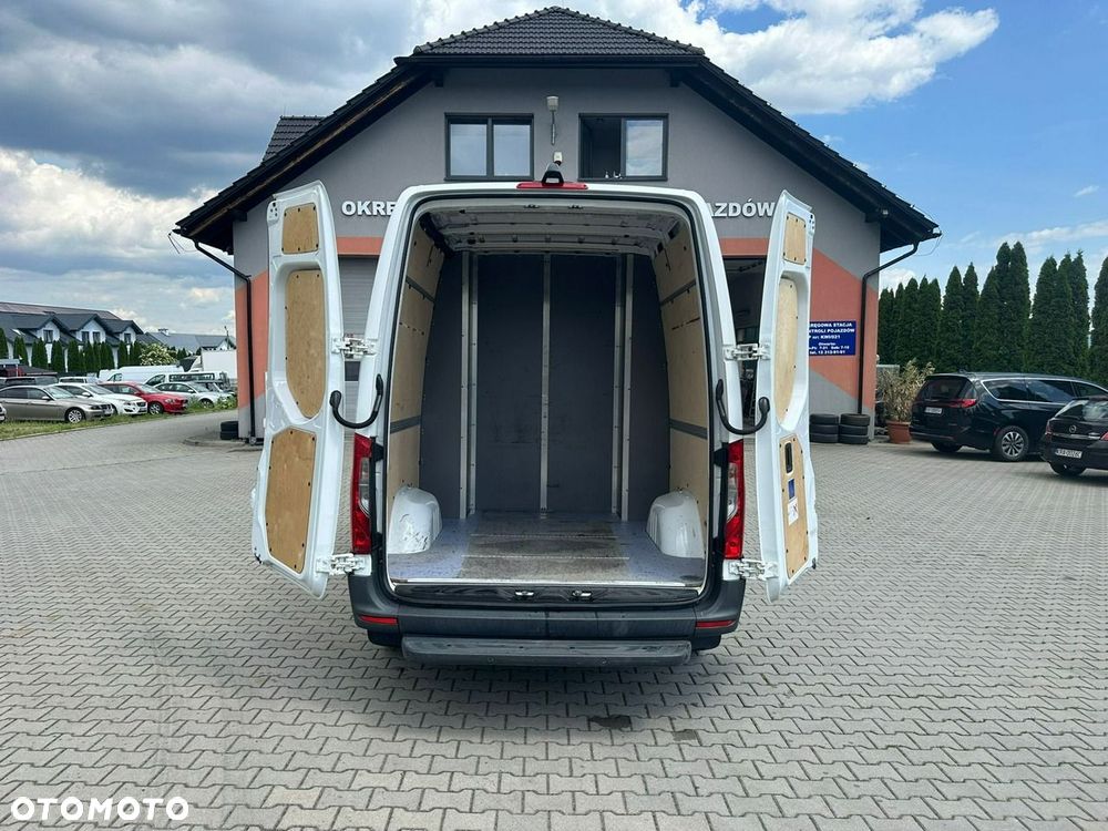Mercedes-Benz Sprinter - 12