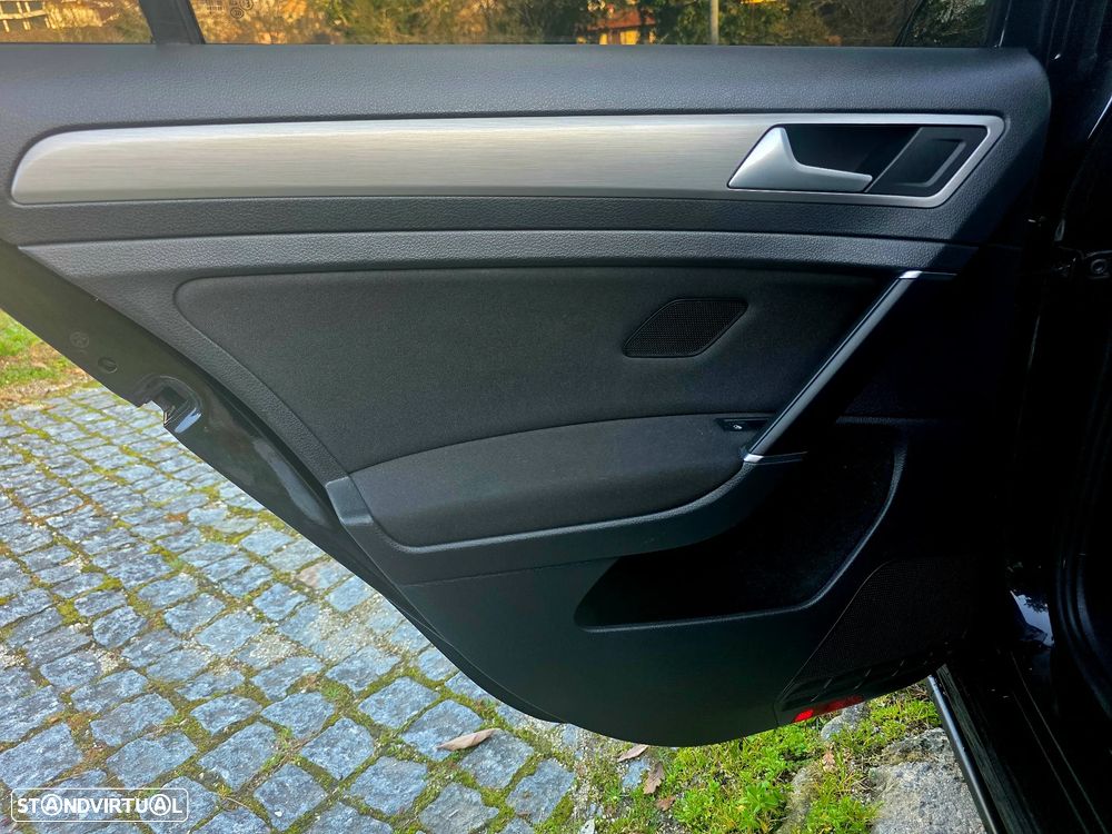 VW Golf 1.6 TDi R-Line - 23