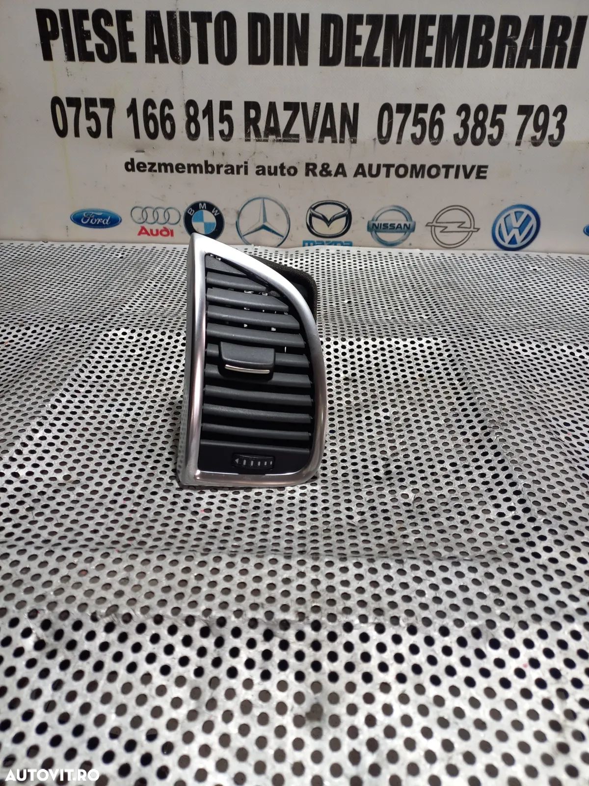 Grila Ventilatie Aerisire Bord Stanga Audi Q7 4L 2007-2008-2009-2010-2011-2012-2013-2014-2015-2016 - 1