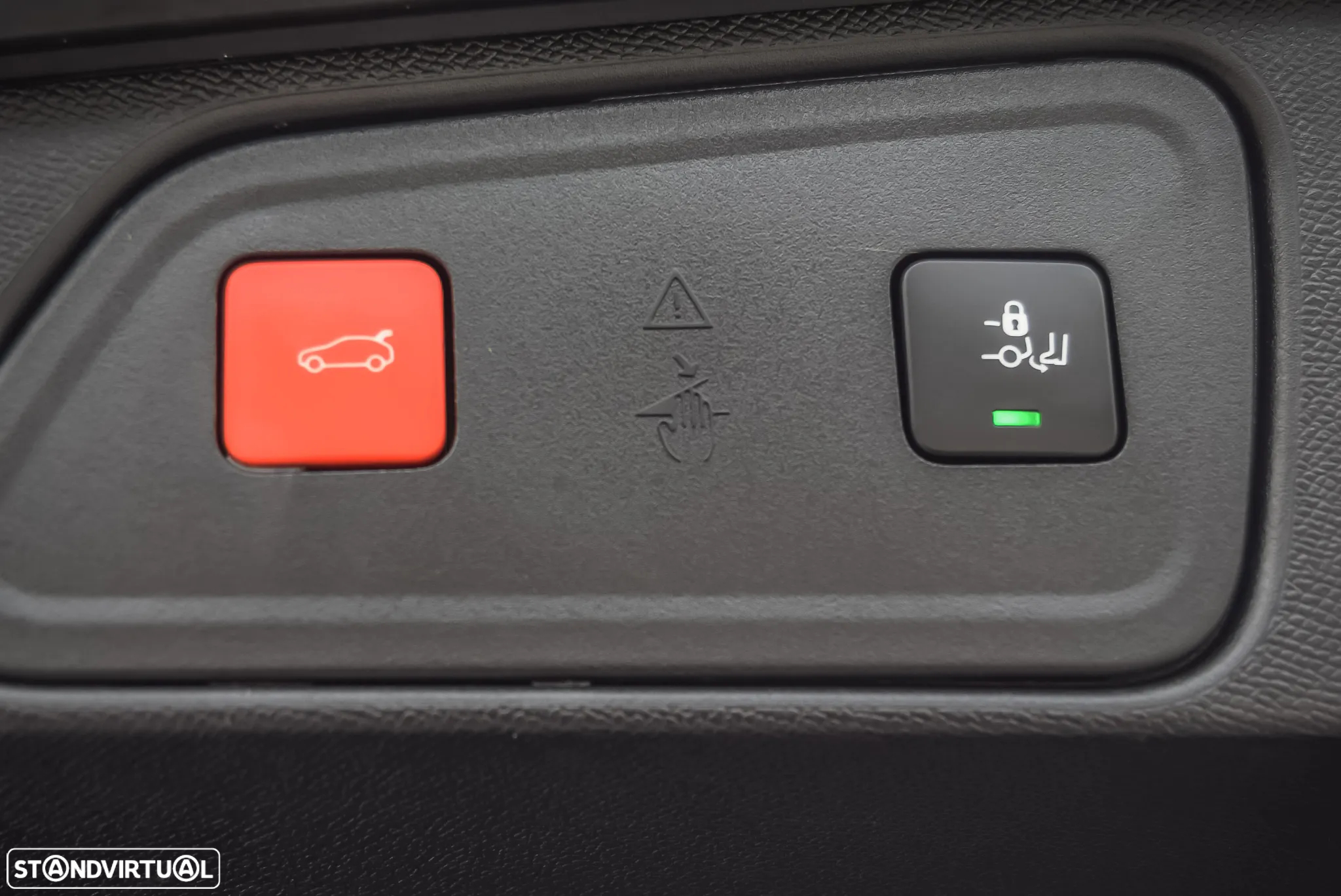 Peugeot 3008 1.6 Hybrid4 Allure Pack e-EAT8 - 26