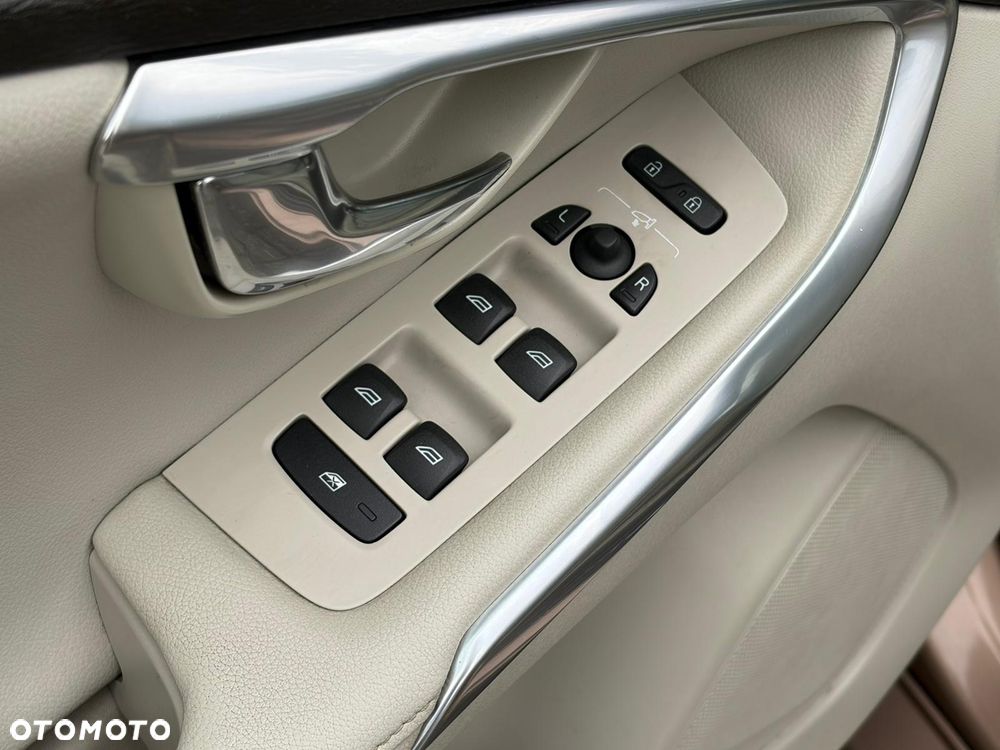 Volvo V40 D2 Summum - 11