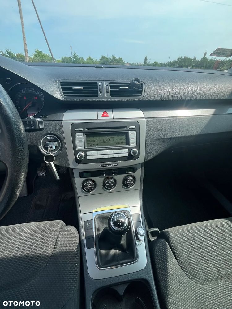Volkswagen Passat 1.9 TDI Comfortline - 25