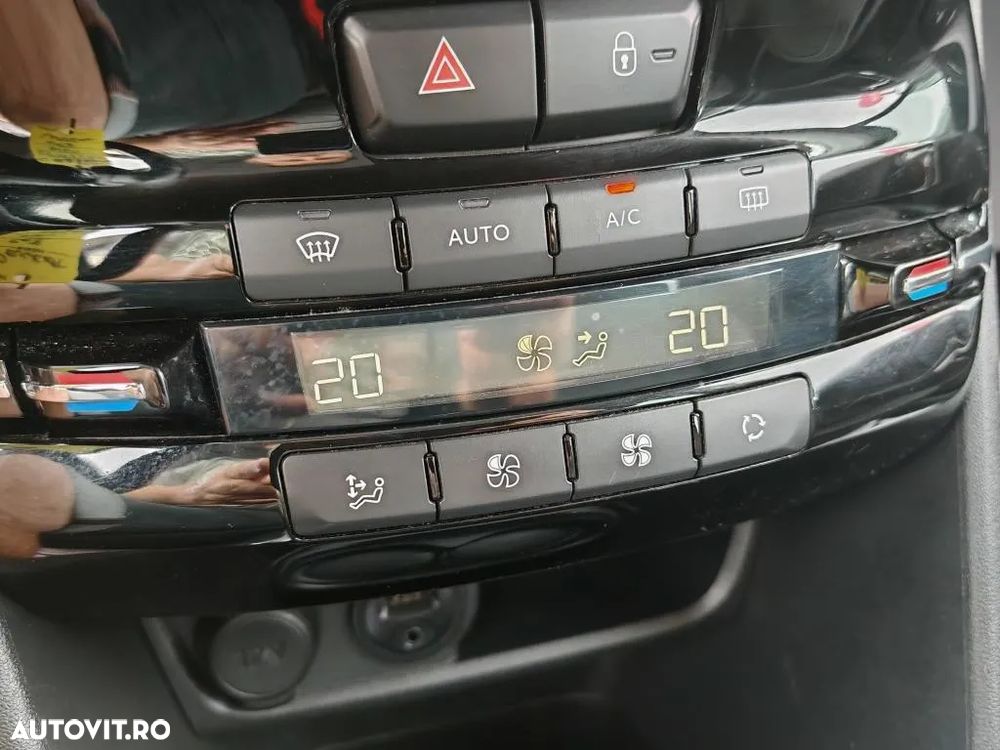 Peugeot 208 1.2 L PureTech Allure - 16
