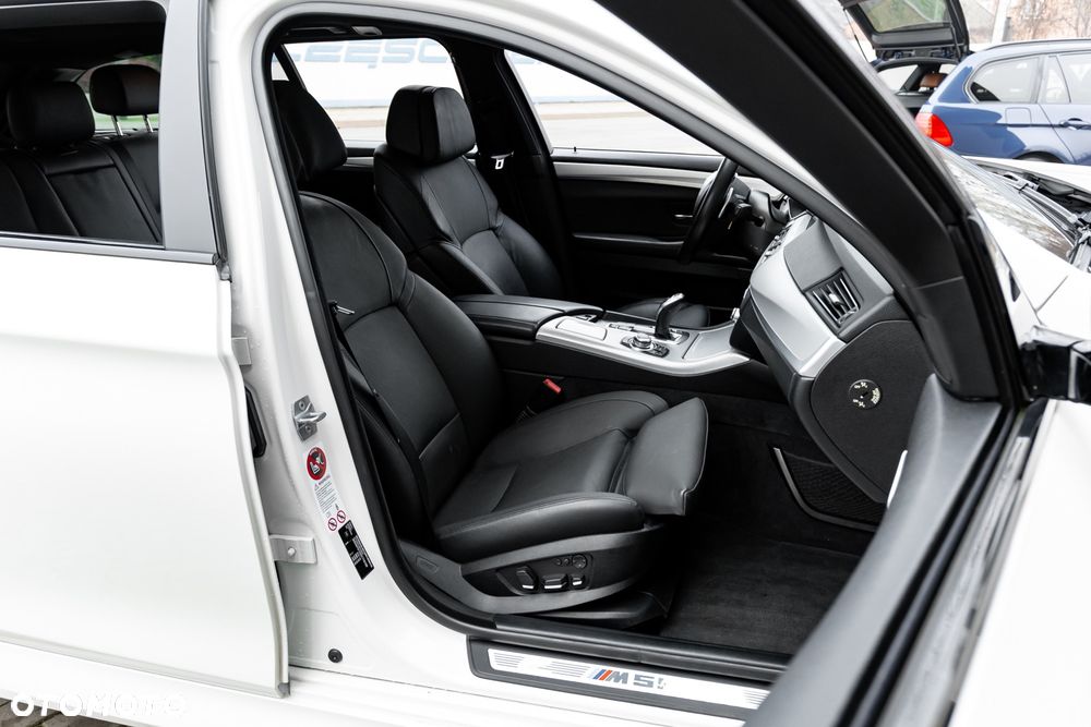 BMW Seria 5 M550d xDrive - 26