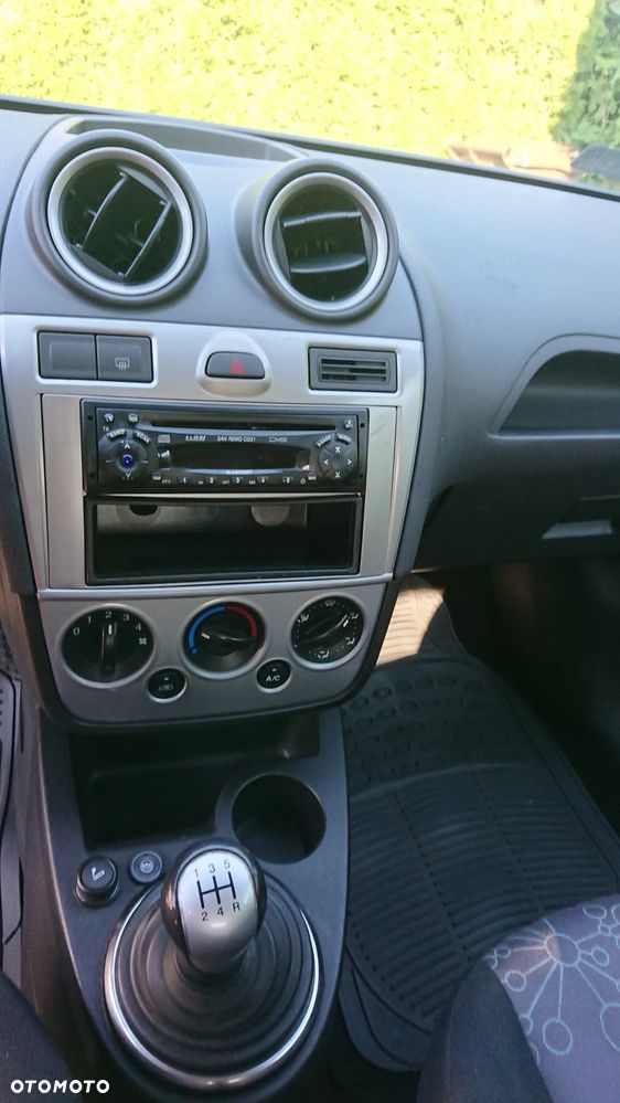 Ford Fiesta 1.4 Ambiente - 8
