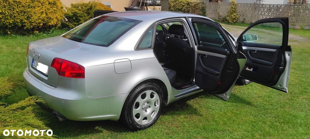 Audi A4 Limousine 2.0 T FSI quattro - 11