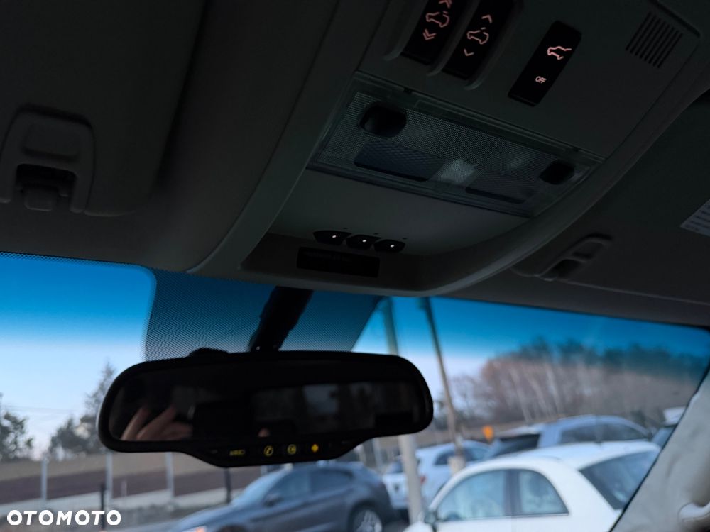 Cadillac Escalade 6.0 V8 Platinum - 34