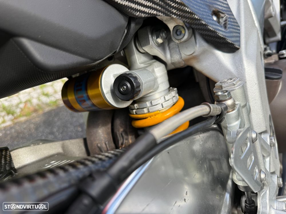 Aprilia RSV 4 Factory - 13