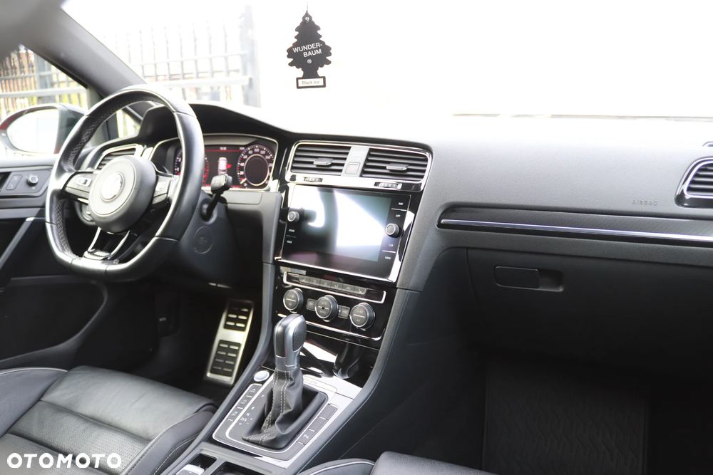 Volkswagen Golf - 24