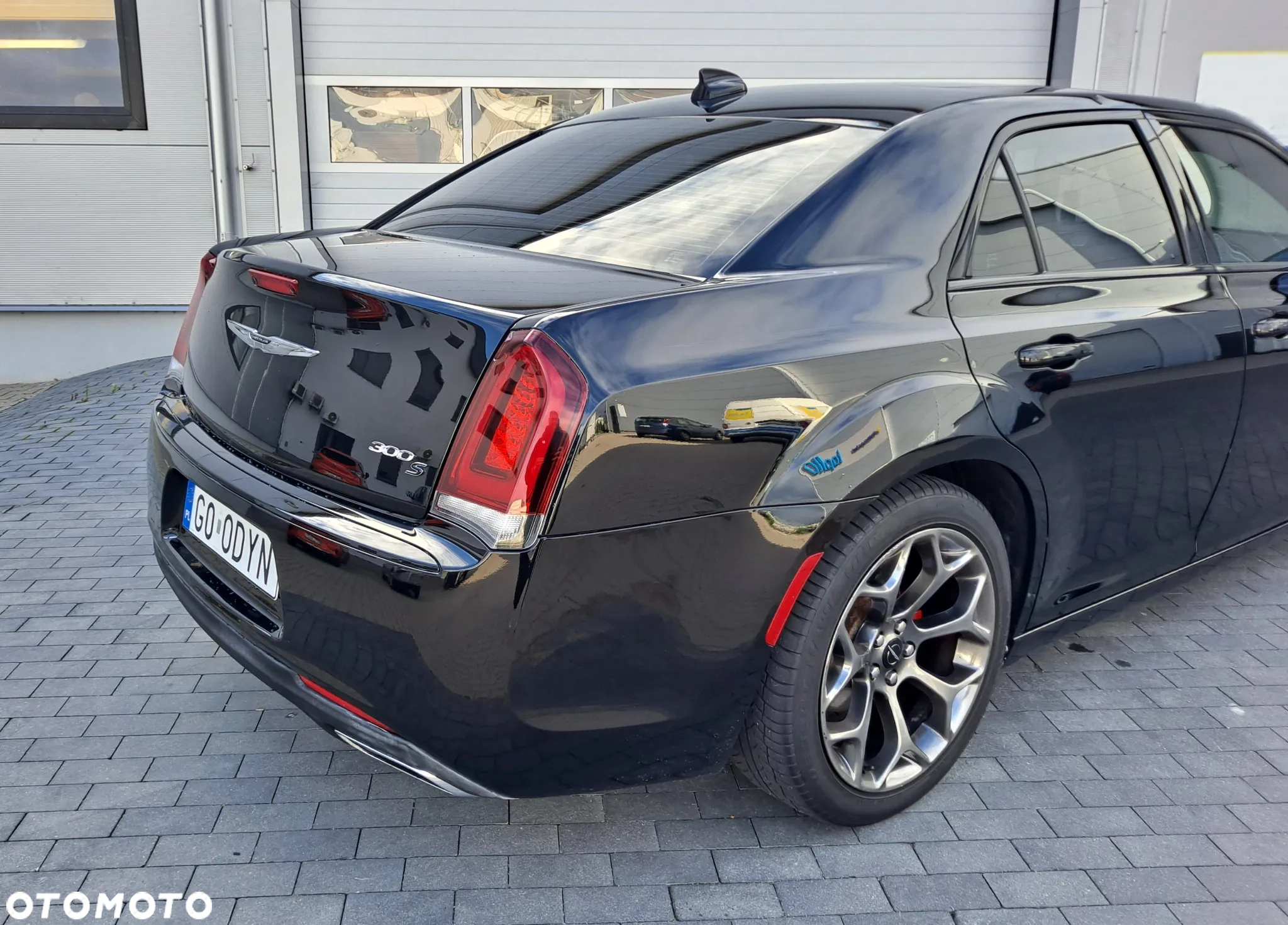 Chrysler 300s - 13