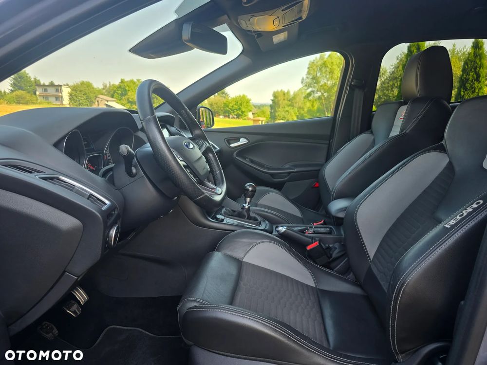 Ford Focus 2.0 EcoBoost ST mit Leder-Exclusiv-Paket - 16