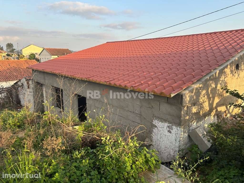 Moradia T2 para recuperar com terreno - Linhaceira, Tomar - Grande imagem: 4/34