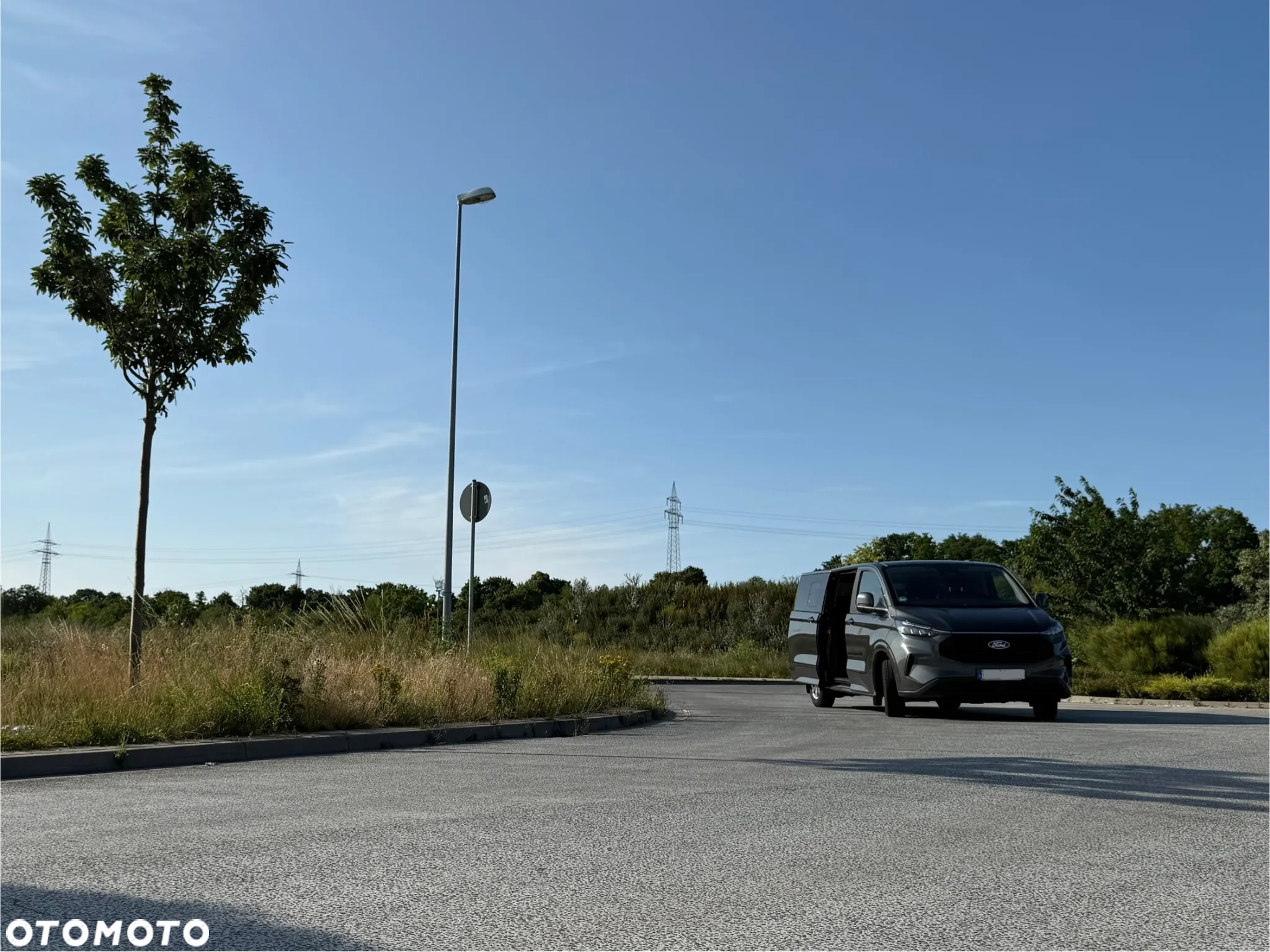 Ford Tourneo Custom 2.0 EcoBlue L1 Trend - 2
