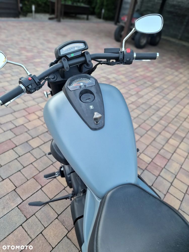 Suzuki Intruder - 3