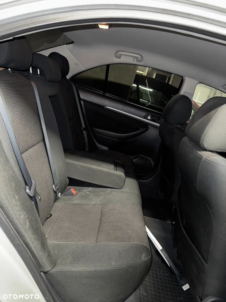 Toyota Avensis 1.8 VVT-i Sol Premium - 8