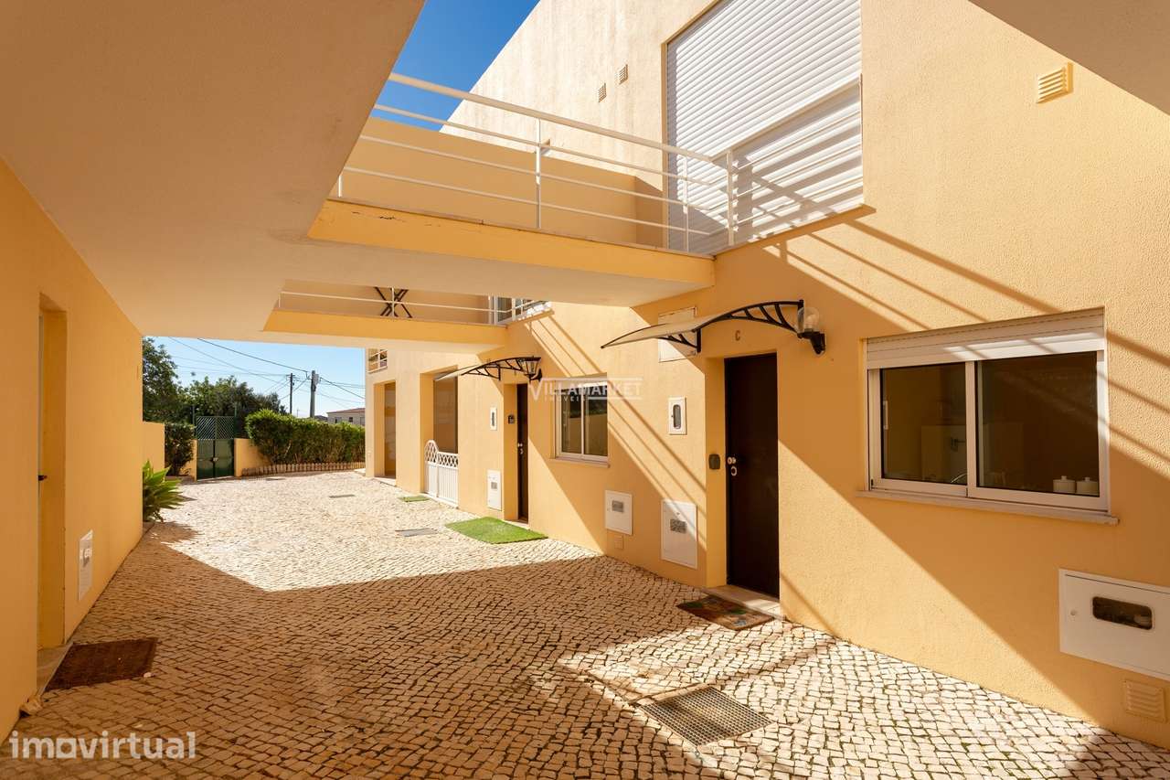 Moradia V2 com vista mar inserida em condomínio fechado com piscina e - Grande imagem: 3/45