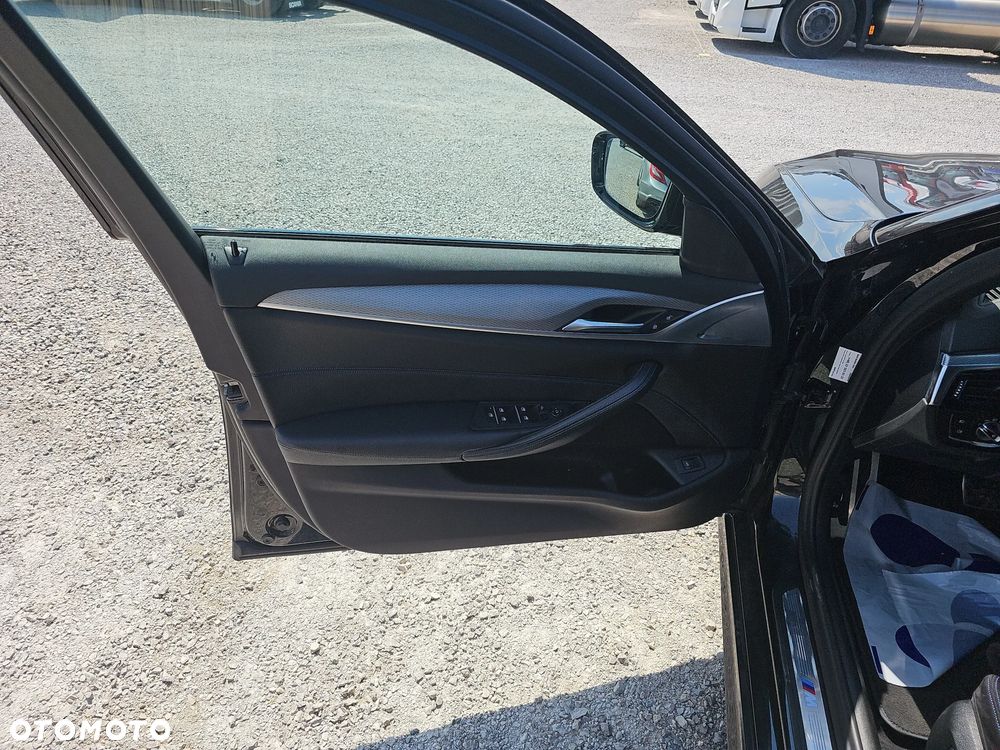 BMW Seria 5 520d xDrive M Sport sport - 23