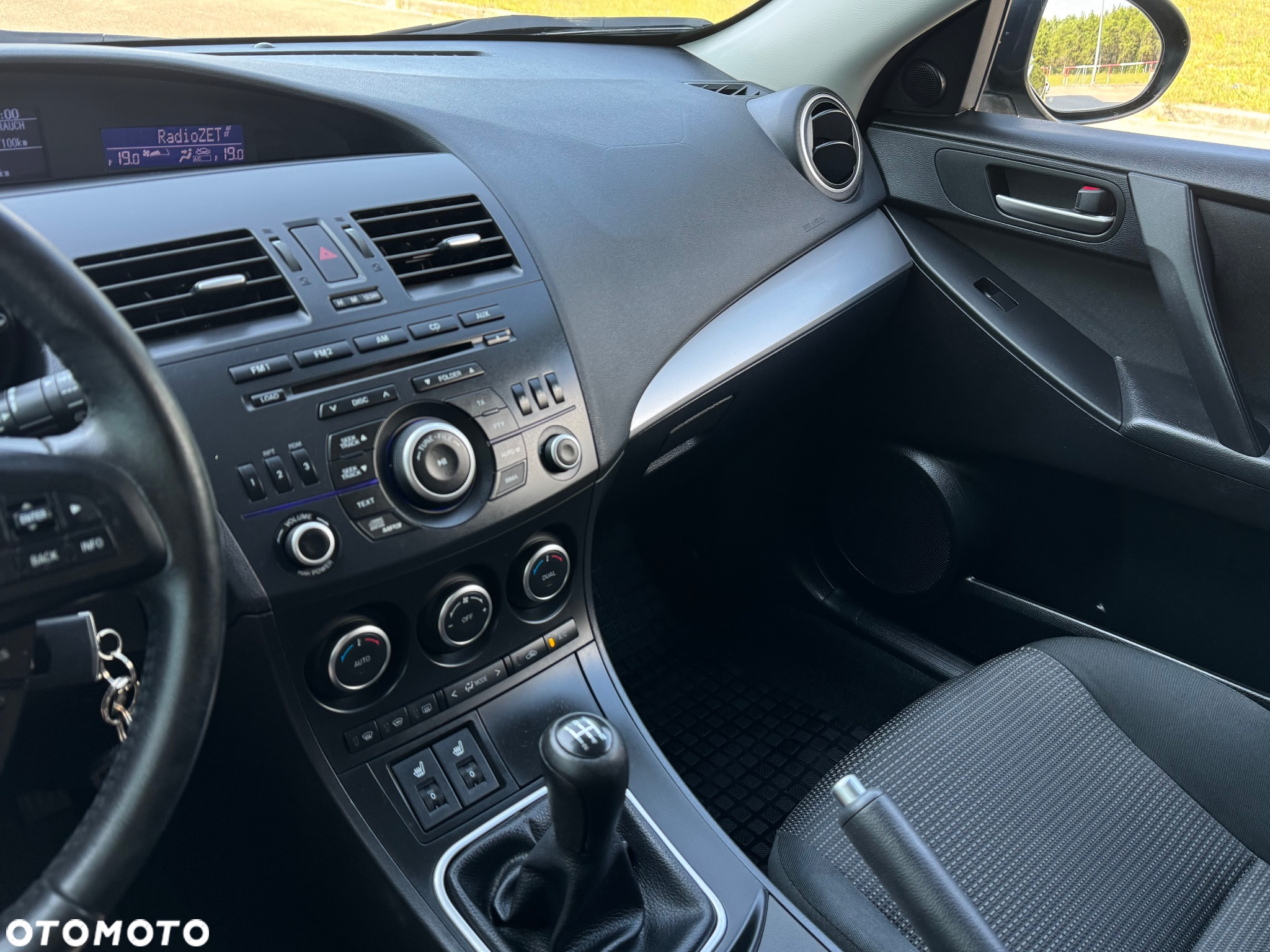 Mazda 3 1.6 Exclusive + - 8