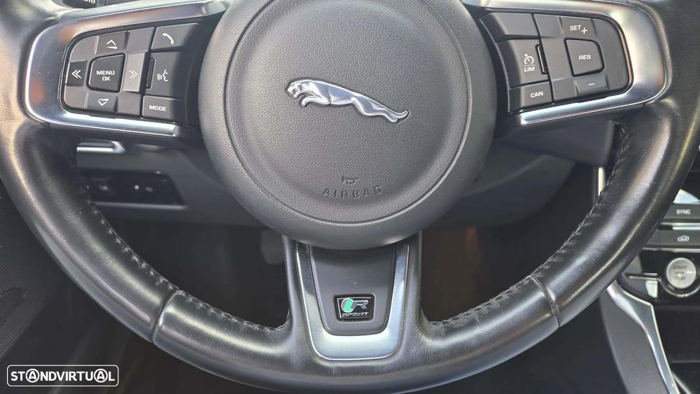 Jaguar XE 2.0 D R-Sport - 17