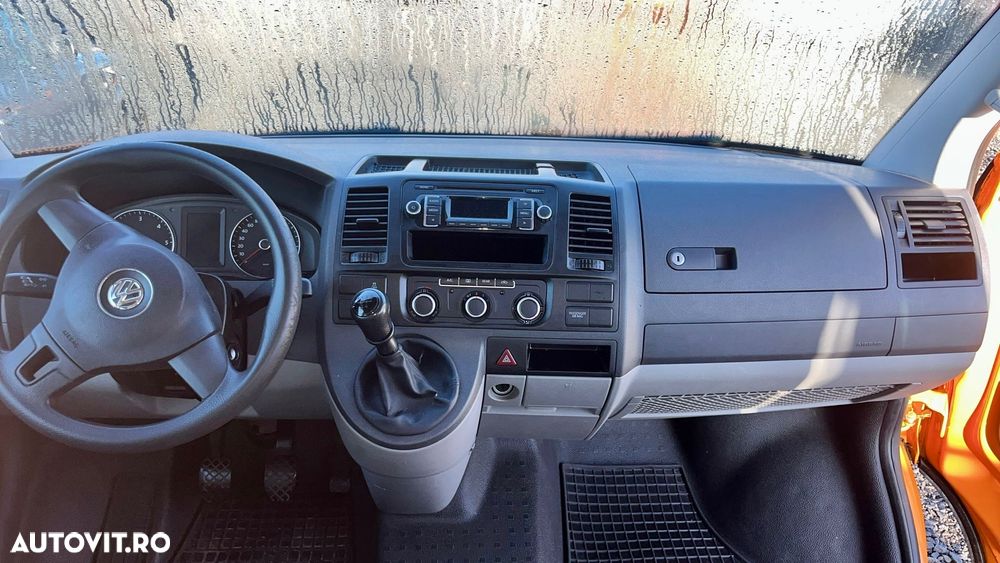 Volkswagen Caravelle - 7