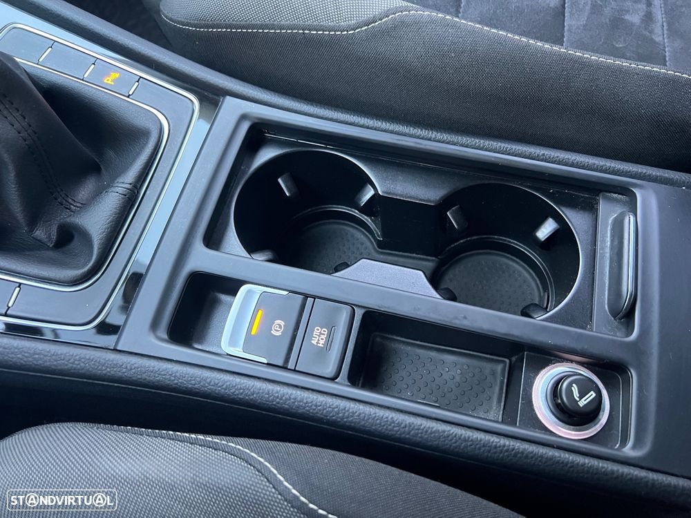 VW Golf 1.6 TDi Highline - 33