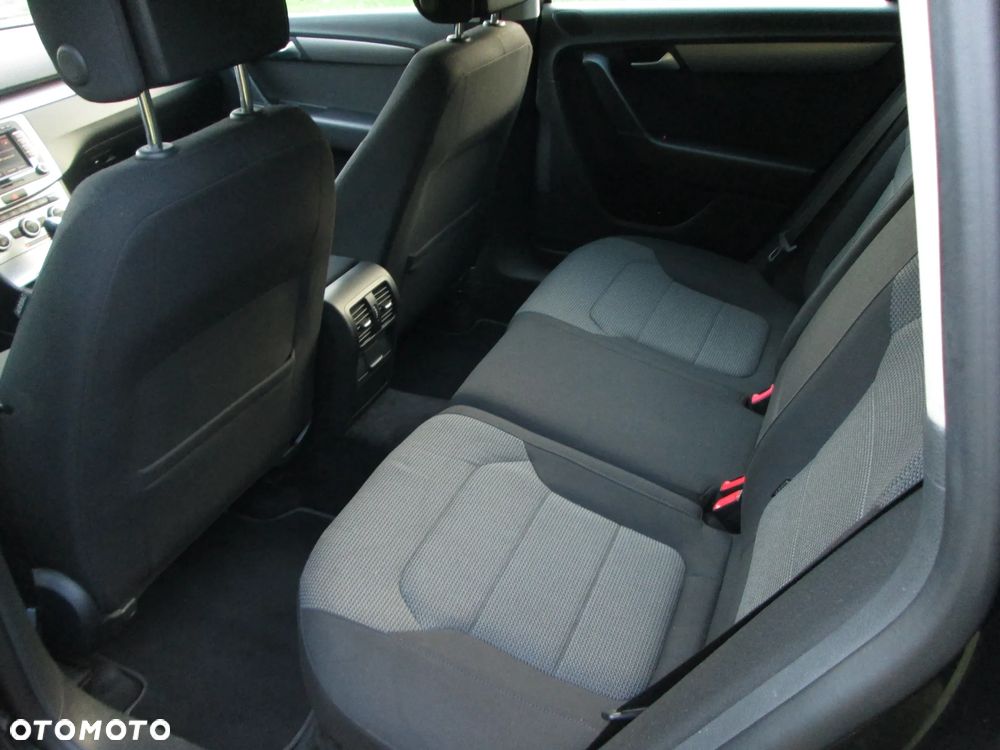Volkswagen Passat Variant 2.0 TDI DSG BlueMotion Technology Business Edition - 10