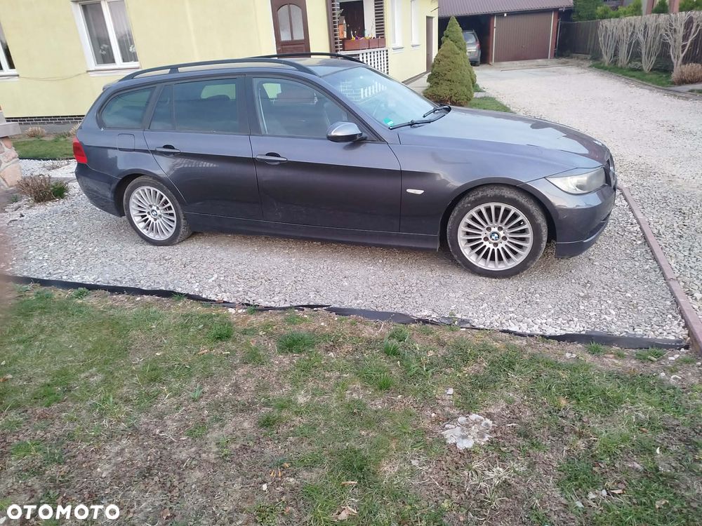 BMW Seria 3 320i - 1