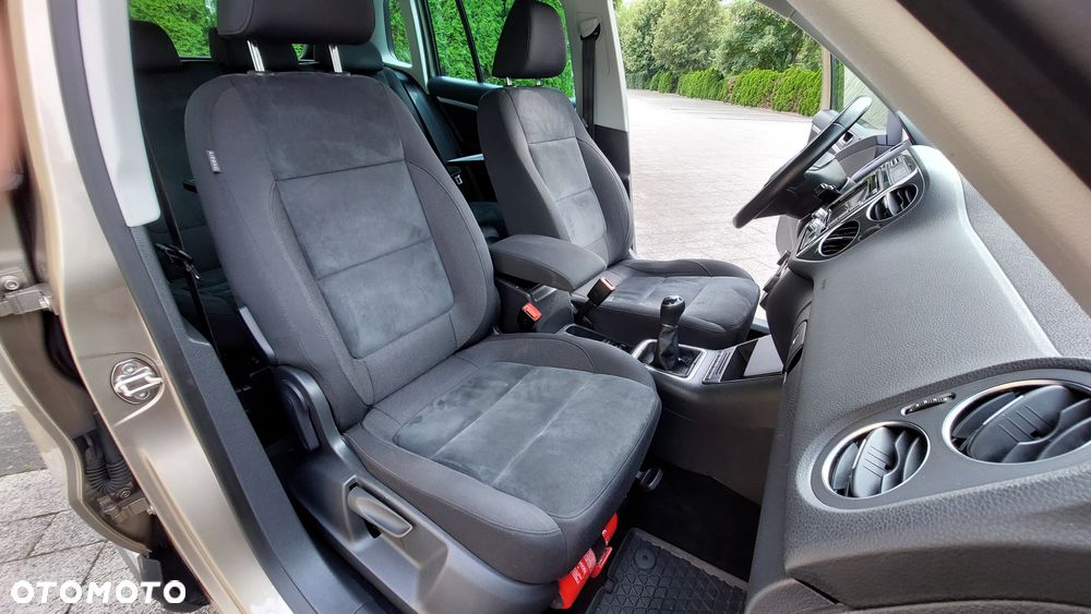 Volkswagen Tiguan - 12